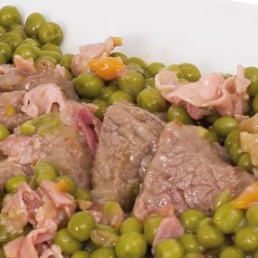 Bocconcini di vitello ai piselli