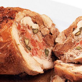 Cappone ripieno in salsa di vino