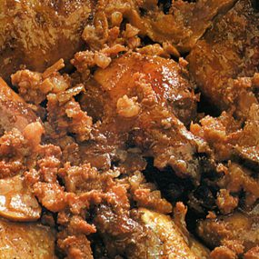 Faraona in salsa di salsiccia casareccia